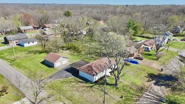 1015 Dickens St, Greenbrier, TN 37073