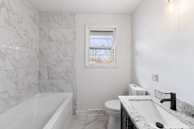 1015 Dickens St, Greenbrier, TN 37073