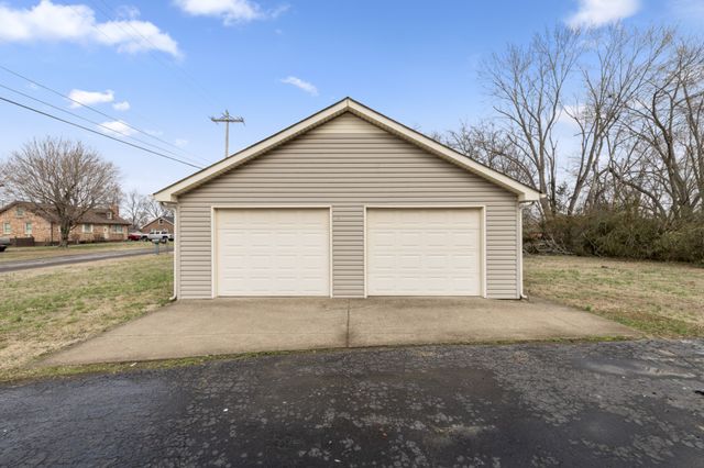 1015 Dickens St, Greenbrier, TN 37073
