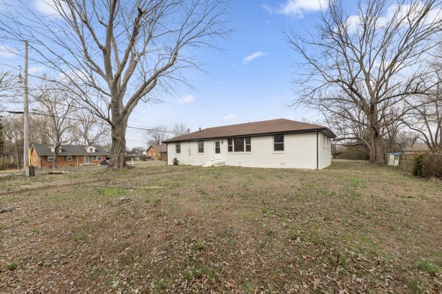 1015 Dickens St, Greenbrier, TN 37073