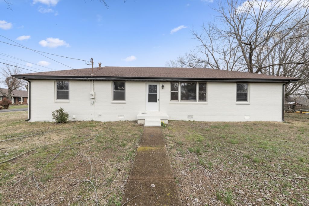 1015 Dickens St, Greenbrier, TN 37073