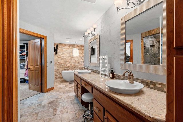 3901 N MILLWOOD DRIVE, Appleton, WI 54913