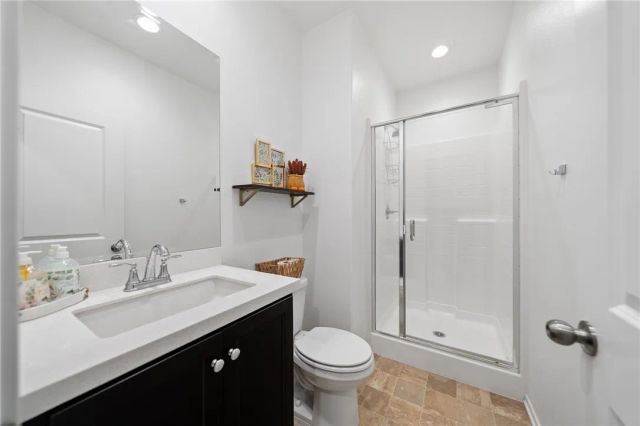 29554 Aramina Ct, Winchester, CA 92596