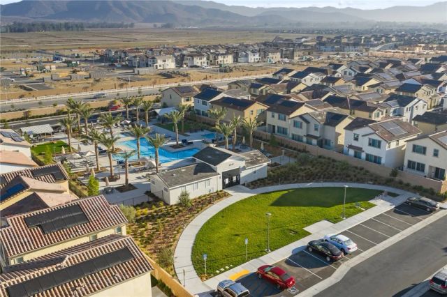 29554 Aramina Ct, Winchester, CA 92596