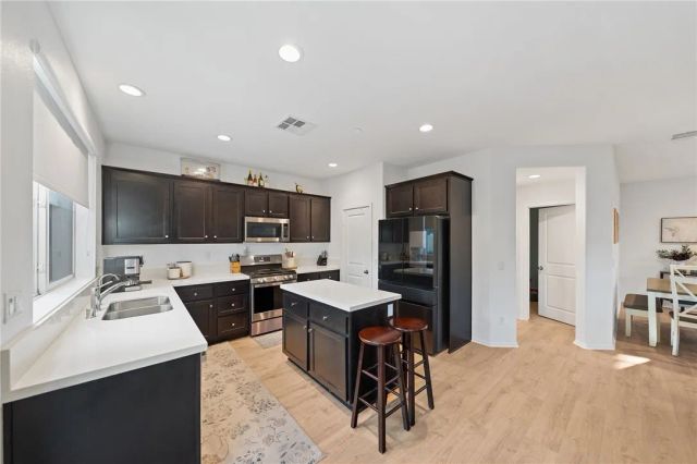 29554 Aramina Ct, Winchester, CA 92596