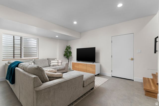 748 E ROOSEVELT AVE, Salt Lake City, UT 84105