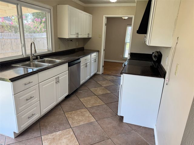 9113 Willowbrook Drive, Rowlett, TX 75088