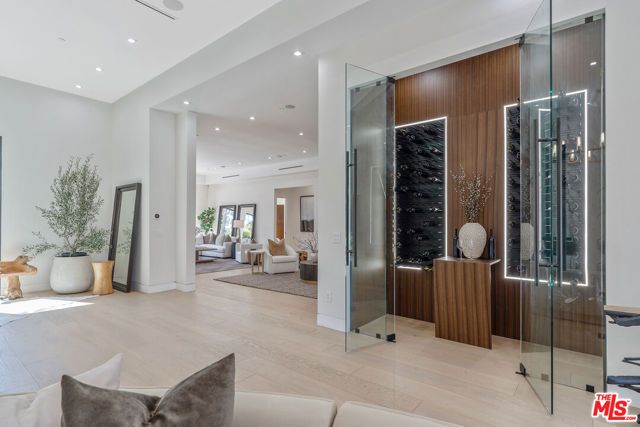 5354 Vanalden Avenue, Tarzana (los Angeles), CA 91356