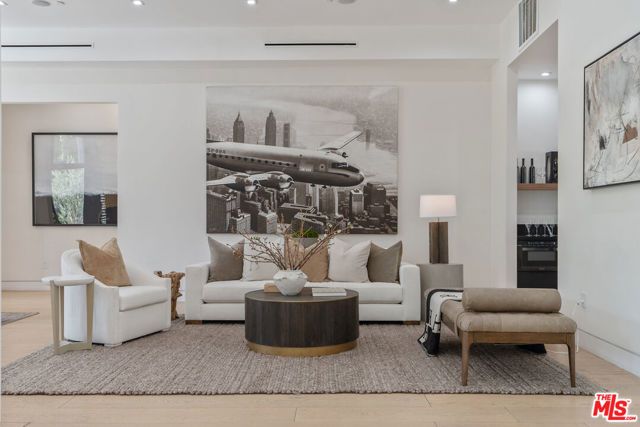 5354 Vanalden Avenue, Tarzana (los Angeles), CA 91356