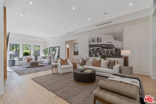 5354 Vanalden Avenue, Tarzana (los Angeles), CA 91356