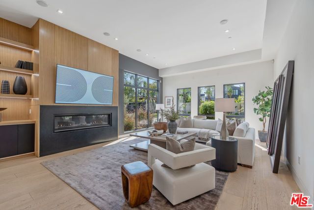 5354 Vanalden Avenue, Tarzana (los Angeles), CA 91356