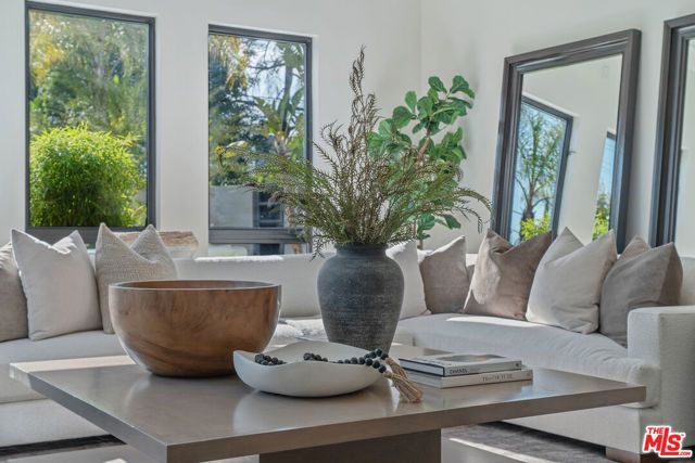 5354 Vanalden Avenue, Tarzana (los Angeles), CA 91356