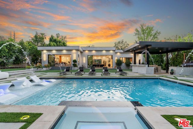 5354 Vanalden Avenue, Tarzana (los Angeles), CA 91356