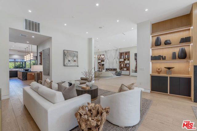 5354 Vanalden Avenue, Tarzana (los Angeles), CA 91356