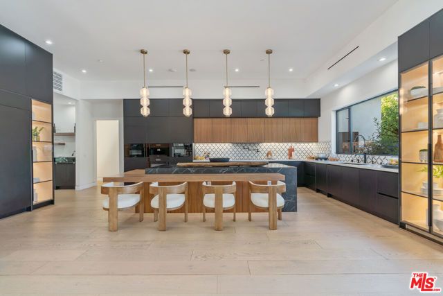 5354 Vanalden Avenue, Tarzana (los Angeles), CA 91356