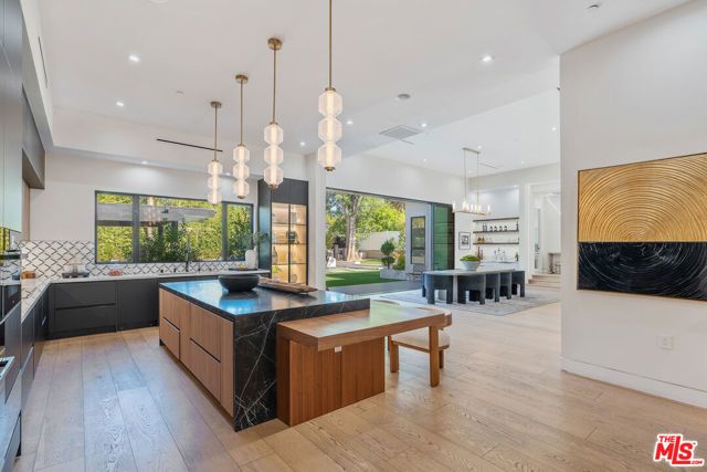 5354 Vanalden Avenue, Tarzana (los Angeles), CA 91356