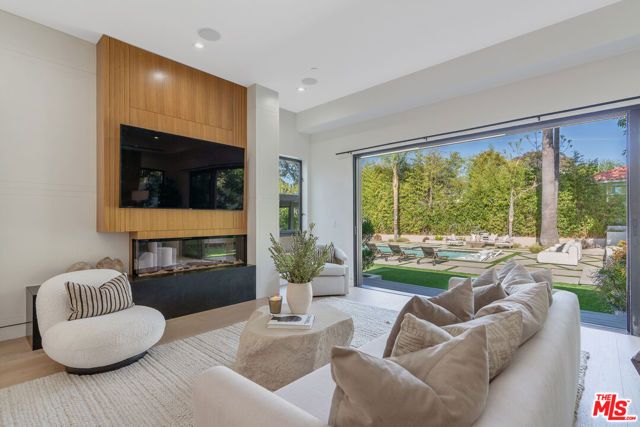 5354 Vanalden Avenue, Tarzana (los Angeles), CA 91356