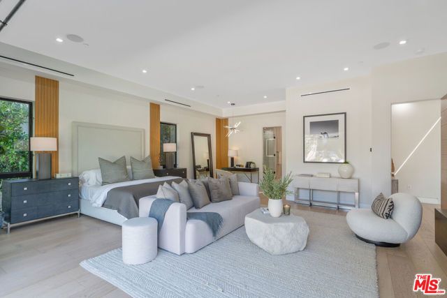 5354 Vanalden Avenue, Tarzana (los Angeles), CA 91356