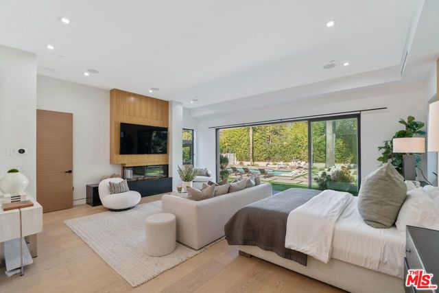 5354 Vanalden Avenue, Tarzana (los Angeles), CA 91356