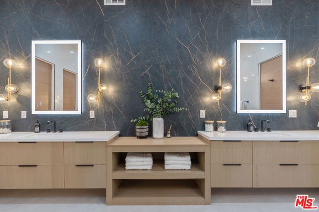 5354 Vanalden Avenue, Tarzana (los Angeles), CA 91356