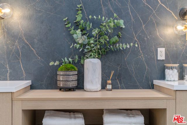 5354 Vanalden Avenue, Tarzana (los Angeles), CA 91356