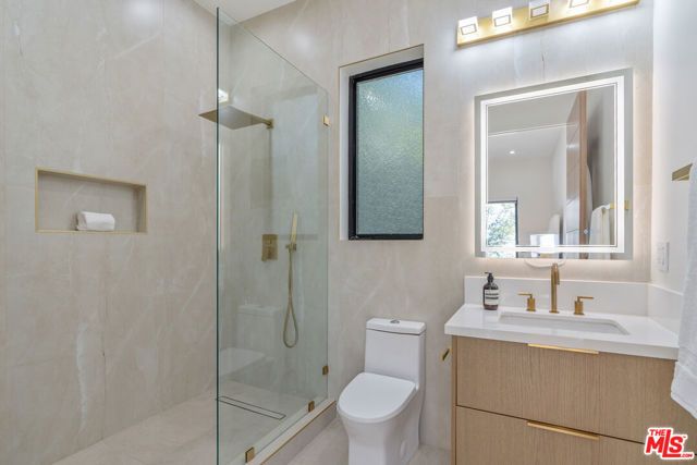 5354 Vanalden Avenue, Tarzana (los Angeles), CA 91356