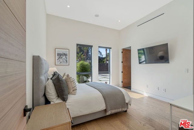 5354 Vanalden Avenue, Tarzana (los Angeles), CA 91356