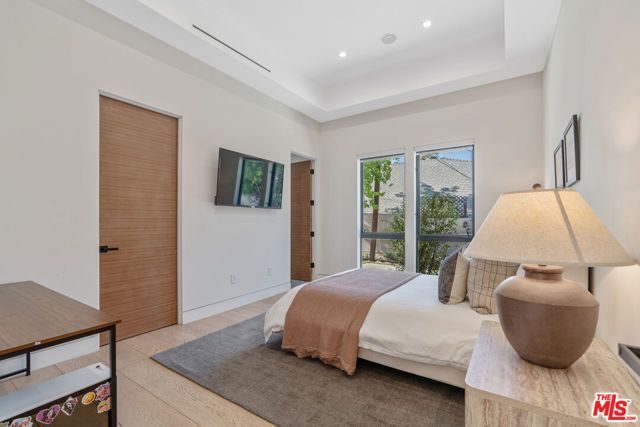 5354 Vanalden Avenue, Tarzana (los Angeles), CA 91356