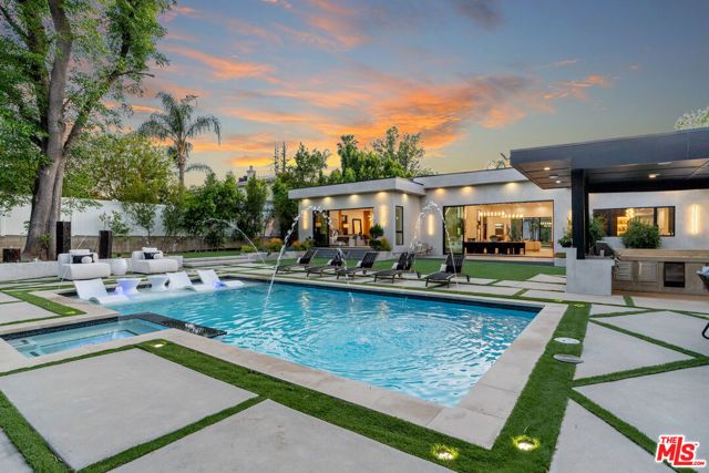 5354 Vanalden Avenue, Tarzana (los Angeles), CA 91356