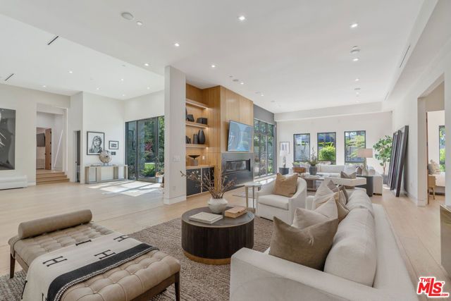 5354 Vanalden Avenue, Tarzana (los Angeles), CA 91356