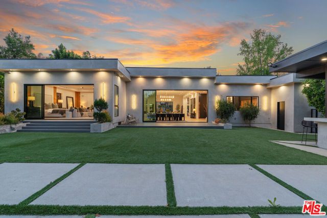 5354 Vanalden Avenue, Tarzana (los Angeles), CA 91356