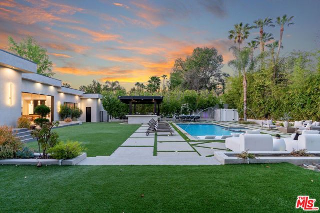 5354 Vanalden Avenue, Tarzana (los Angeles), CA 91356