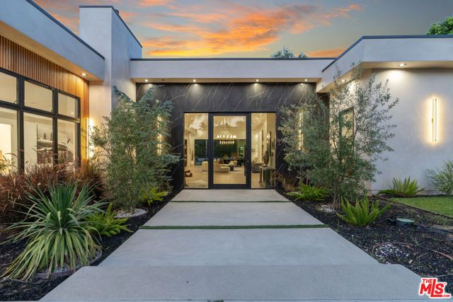 5354 Vanalden Avenue, Tarzana (los Angeles), CA 91356