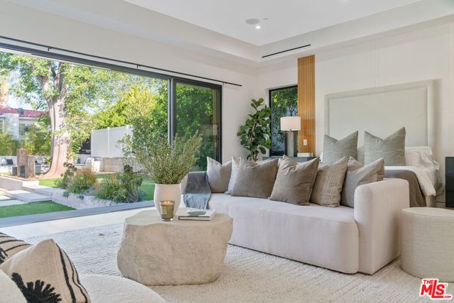 5354 Vanalden Avenue, Tarzana (los Angeles), CA 91356