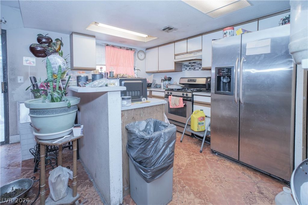 Image 5 of property listing at 44 Marion Drive, Las Vegas, NV 89110