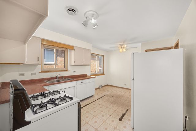 2905 W 102nd Place, Chicago, IL 60655