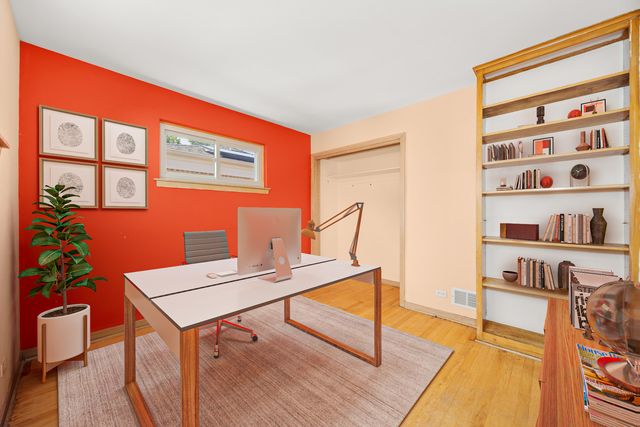 2905 W 102nd Place, Chicago, IL 60655