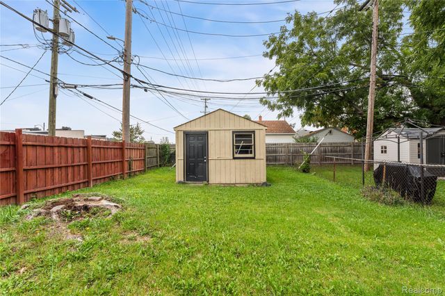1886 15th Street, Wyandotte, MI 48192