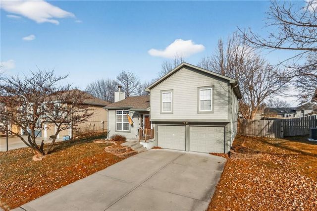 303 Porter Drive, Smithville, MO 64089