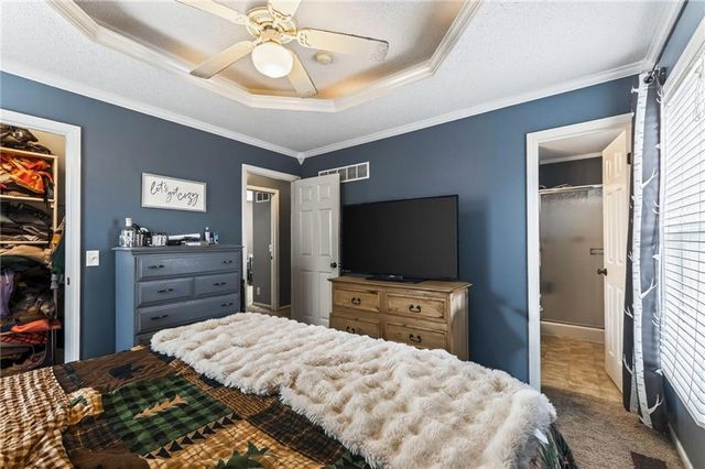 303 Porter Drive, Smithville, MO 64089