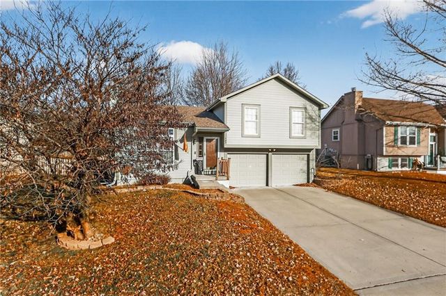 303 Porter Drive, Smithville, MO 64089