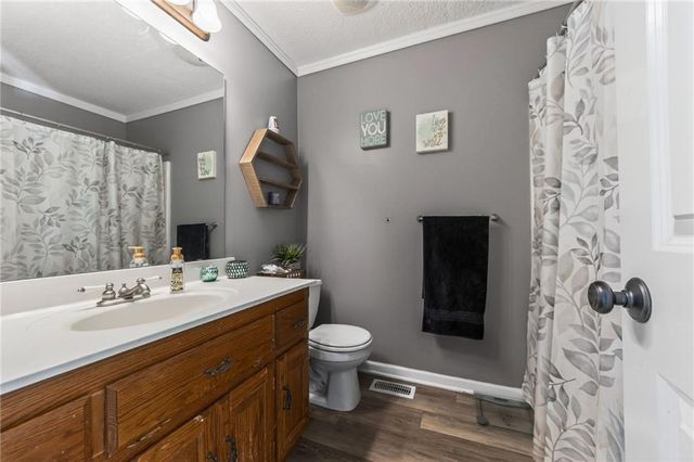 303 Porter Drive, Smithville, MO 64089