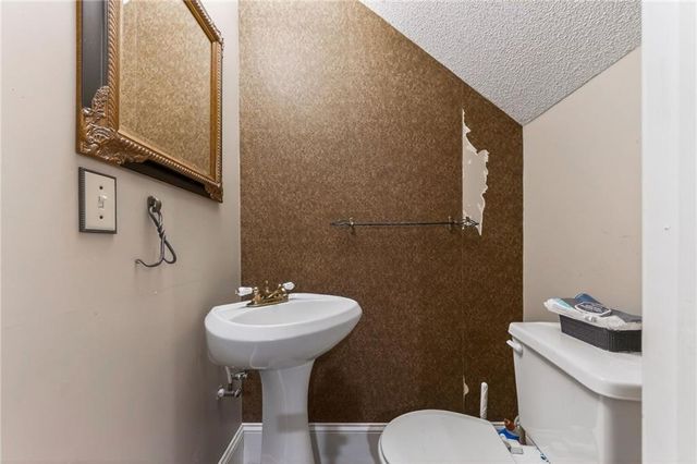 303 Porter Drive, Smithville, MO 64089