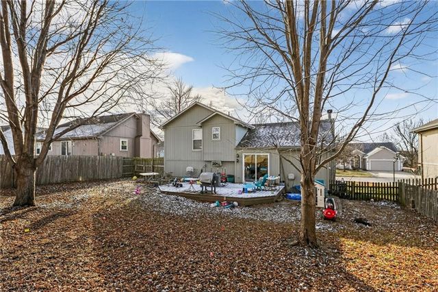 303 Porter Drive, Smithville, MO 64089