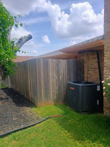 1001 Hunters creek, Desoto, TX 75115