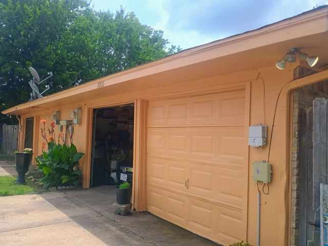 1001 Hunters creek, Desoto, TX 75115