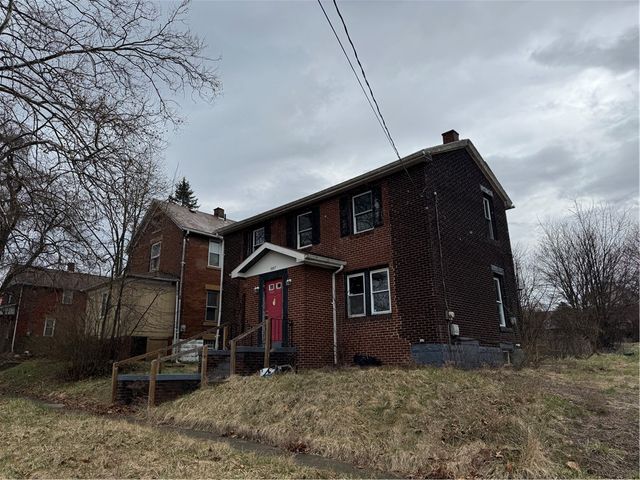 1097 Cedar Ave, Sharon, PA 16146