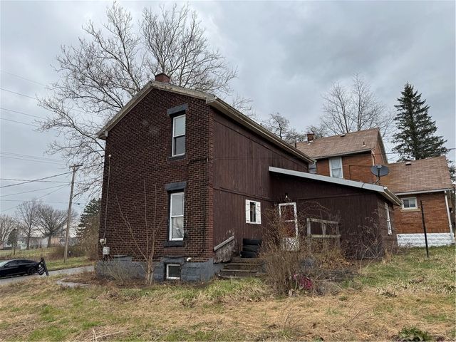 1097 Cedar Ave, Sharon, PA 16146