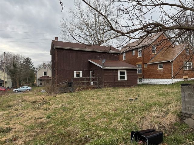 1097 Cedar Ave, Sharon, PA 16146