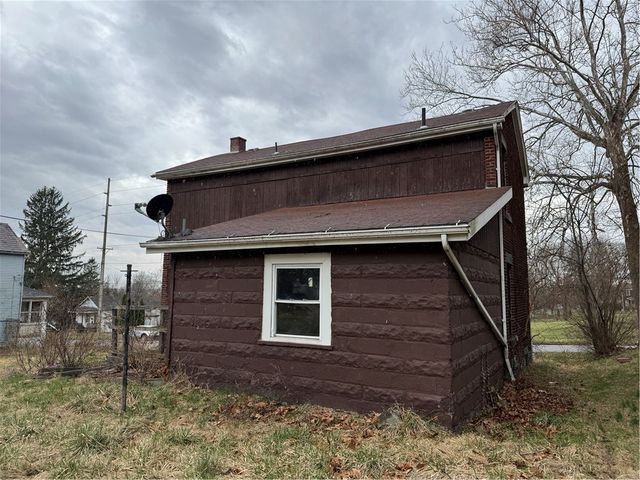 1097 Cedar Ave, Sharon, PA 16146